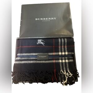 Authentic Burberry Blanket Scarf Navy Blue 75x 130 cm 100% wool super soft